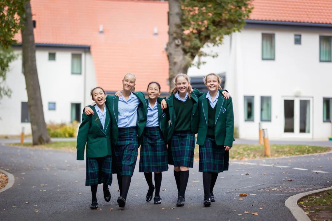 英国女校学生更倾向学习STEM？解锁精英女性养成密码！