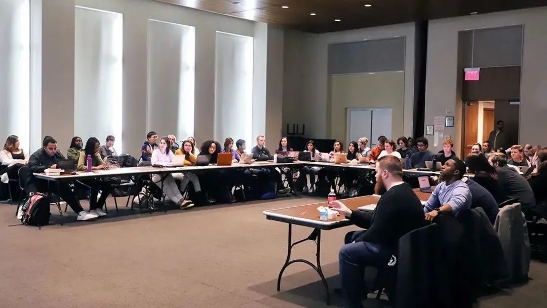 NYU毕业典礼翻车！优秀毕业生代表在毕业典礼演讲，转眼就被撤销毕业证...