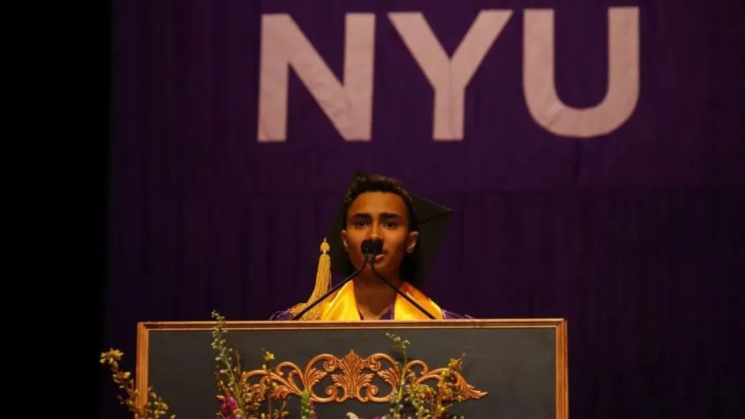 NYU毕业典礼翻车！优秀毕业生代表在毕业典礼演讲，转眼就被撤销毕业证...
