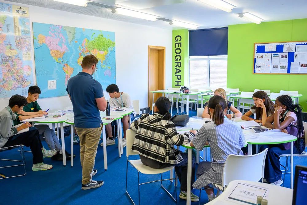 英国私校征收VAT后，中国留学生却暴增7.5%？！中考后，英国私校竟成香饽饽？