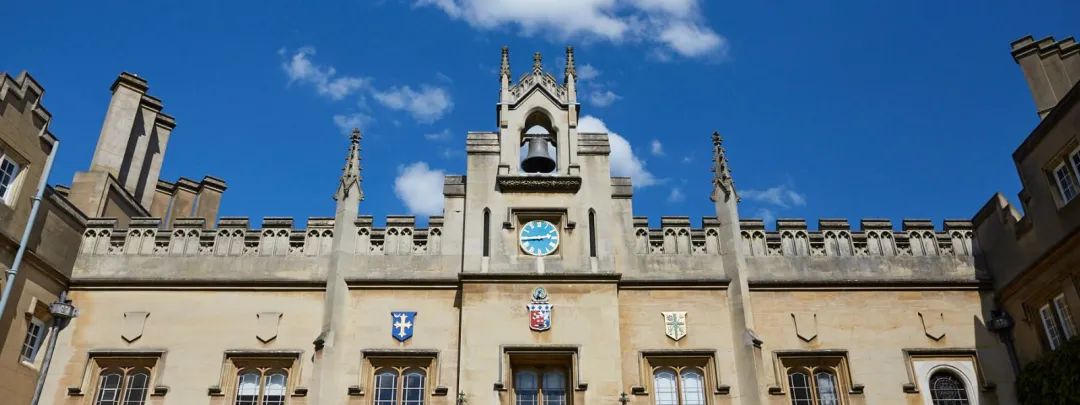 剑桥大学官宣！2025年最新面试安排出炉，今年这些学院需要线下面试！