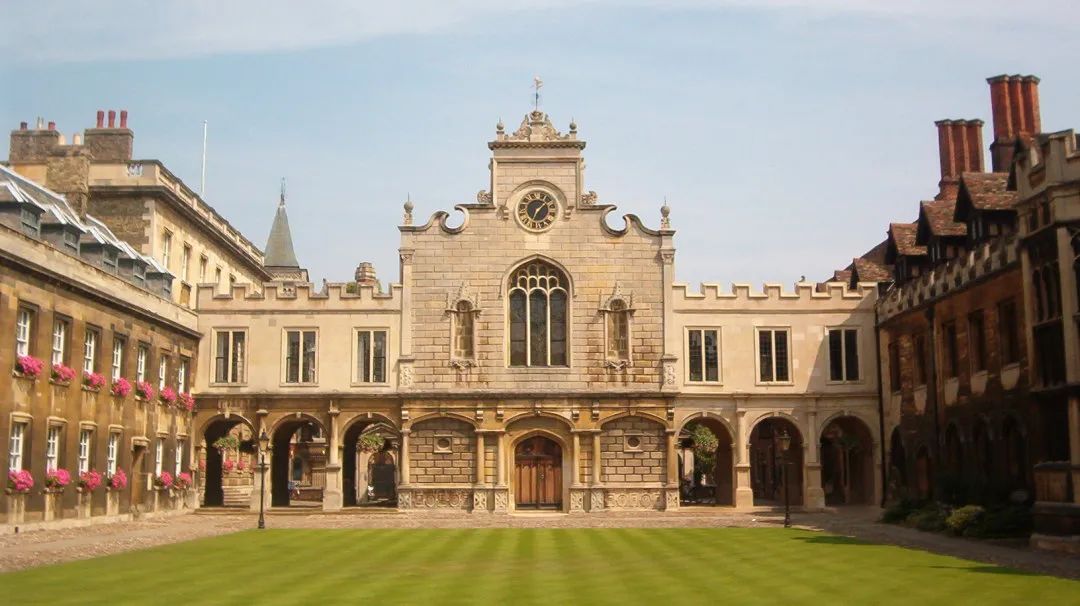 剑桥大学官宣！2025年最新面试安排出炉，今年这些学院需要线下面试！