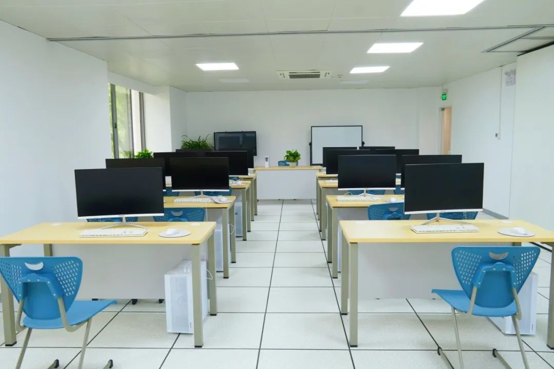 7月26日，上海常青藤学校张江科学城新校区首场实景探校！