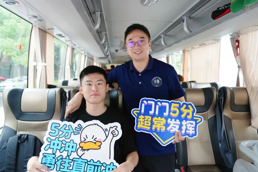 从藤校殿堂到AP满分：光剑美高学子半数摘得学者荣誉，三分之一实现多科登顶！