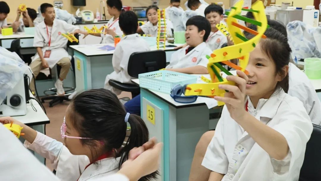 【国庆】48年历史的新加坡科学营—法医科学家主题重磅回归，“新”式亲子营，千元实现出国深度体验N种职业！