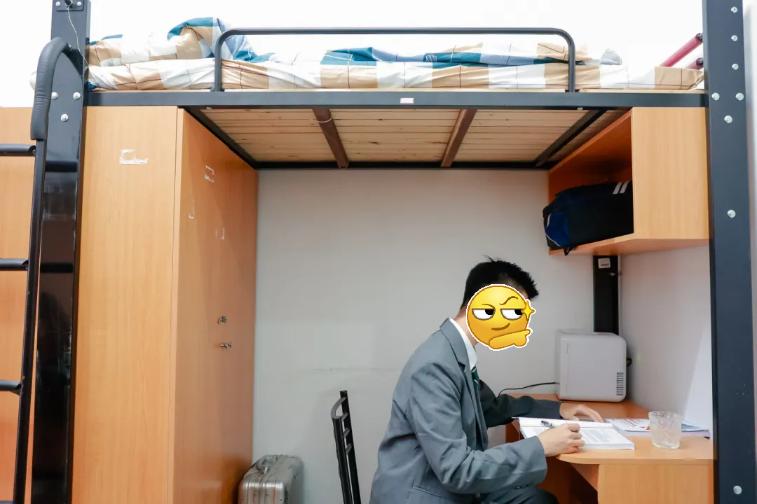 王牌路径一站式升学！中美认证双学籍，三大升学通道，搭建普娃逆袭国际名校的黄金赛道！