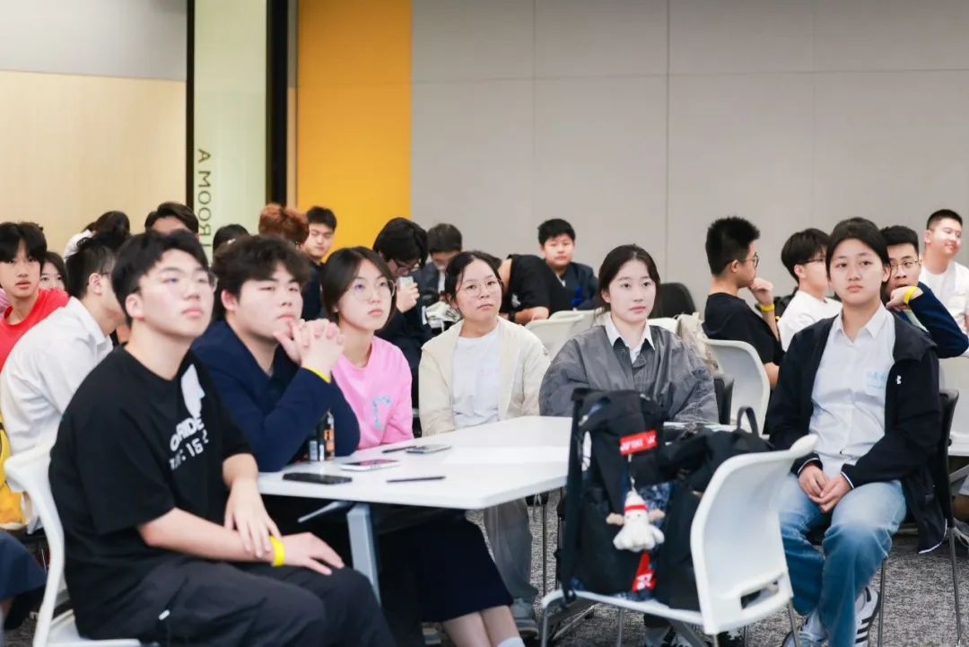 林国荣学子荣耀归来：第六组斩获香港研学冠军，荣获港大教授推荐信