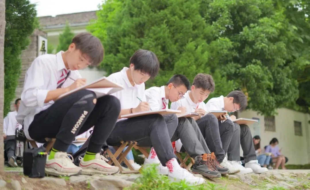 上海新加坡高中|上海林国荣学校2025年招生简章！全国在读人数最大的新加坡国际班