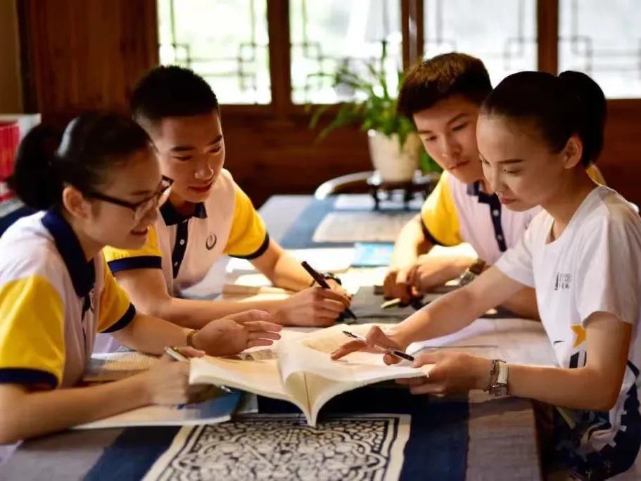 温州国际高中|瑞安中学国际部2025年招生简章！学费10.8万一年！开设香港DSE和AP课程！