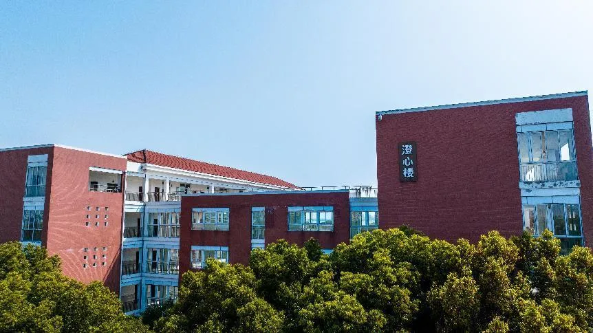 苏州日本高中｜苏州市陆慕高级中学日本班2025年招生简章！学费6.9万一年！