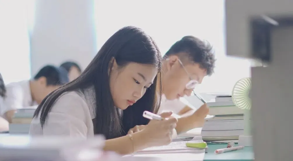上海新加坡高中|上海林国荣学校2025年招生简章！全国在读人数最大的新加坡国际班