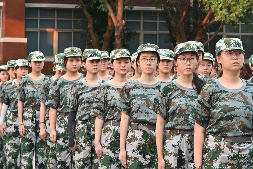 军魂铸品格，青春有担当——成都外国语学校高一第二批新生军训开营仪式圆满举行