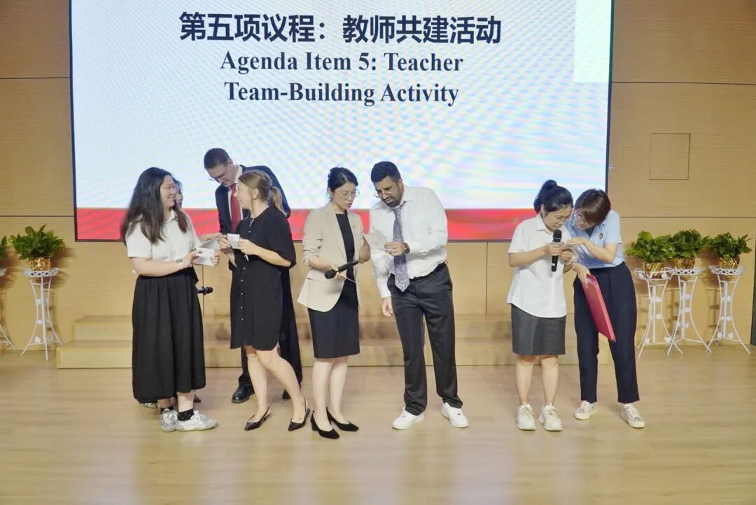 “七五”开局领航，勇者乘“枫”破浪/上海枫叶新学期中外教职工大会