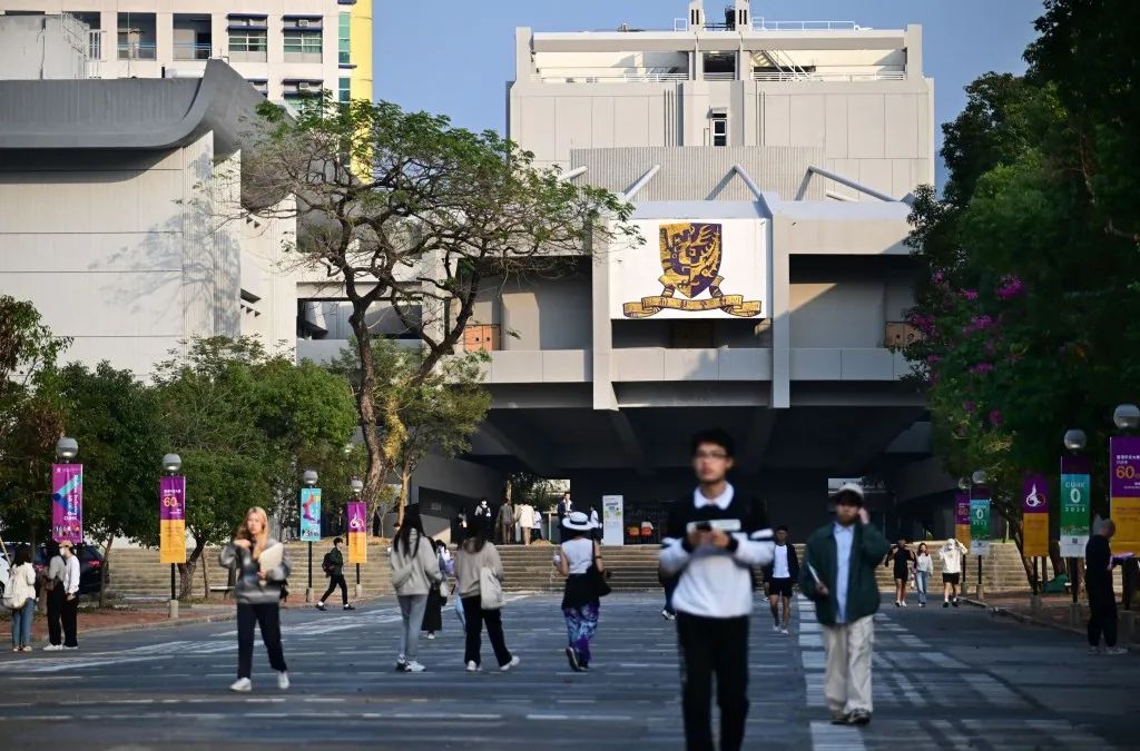 吸金专业年入54万！平均32.9万！港八大学生年薪再破纪录！