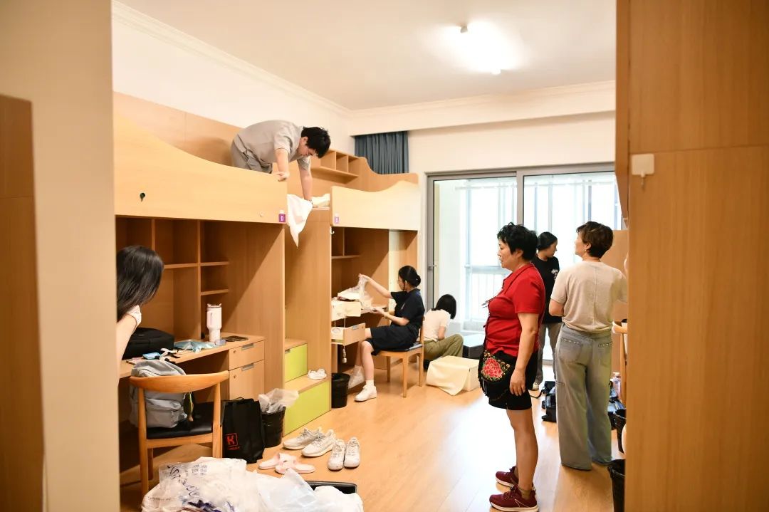 遇见紫竹，跃向未来 | 2025级新生开学报到纪实