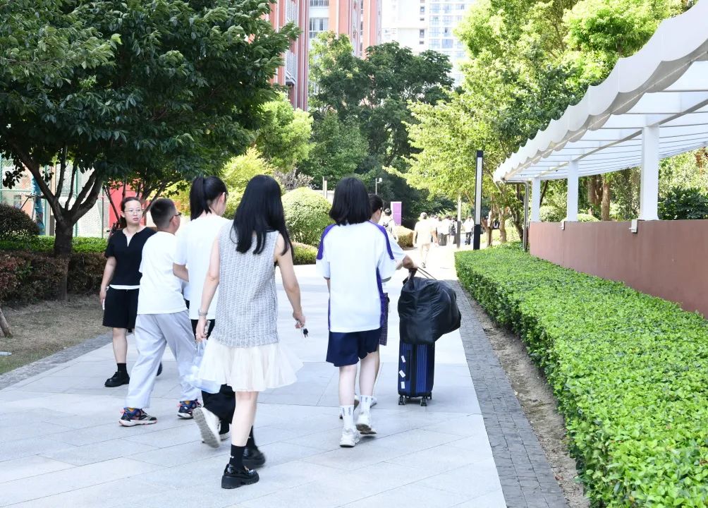 遇见紫竹，跃向未来 | 2025级新生开学报到纪实