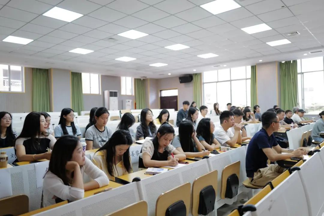 乘风启航破万浪，同心逐梦向未来 | 成都外国语学校初2025级新学年班主任培训会