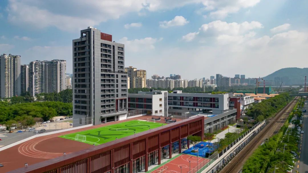 深圳这所传承千年的纯正英式教育学校，幼小初高全覆盖，首届毕业生升学成果亮眼！