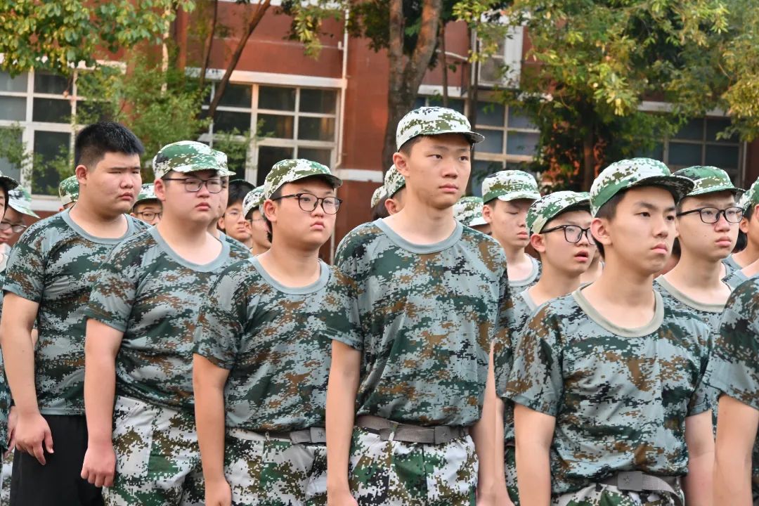 军魂铸品格，青春有担当——成都外国语学校高一第二批新生军训开营仪式圆满举行
