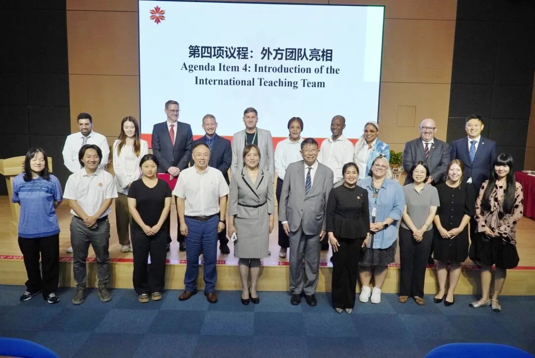 “七五”开局领航，勇者乘“枫”破浪/上海枫叶新学期中外教职工大会