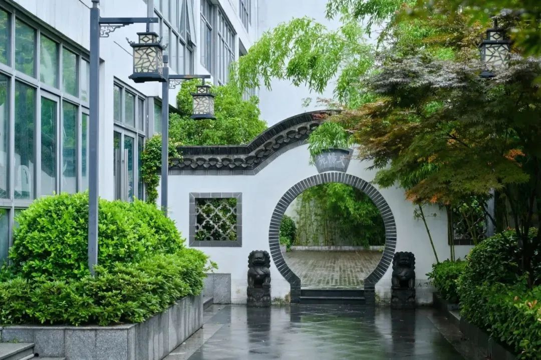 古今交融，中西荟萃！“协和系”唯一被纳入政府购买学位，拥有300年历史徽派古宅的学校——协和万源！