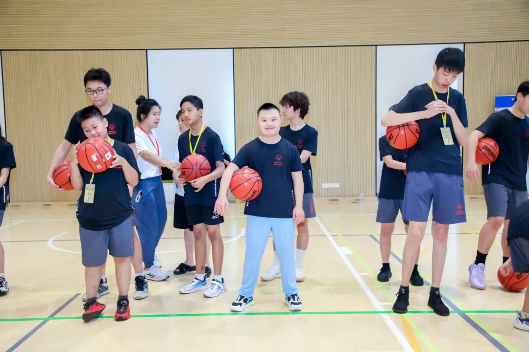 让爱在运动中传递｜特奥融合夏令营在包校