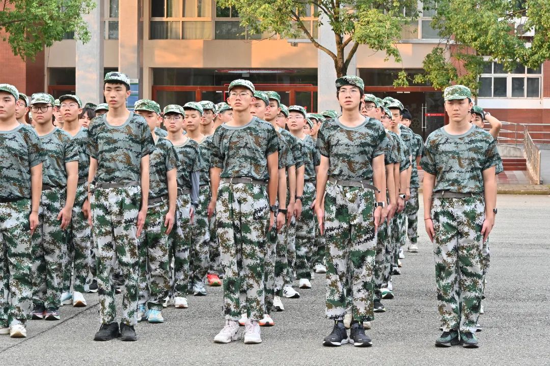 军魂铸品格，青春有担当——成都外国语学校高一第二批新生军训开营仪式圆满举行