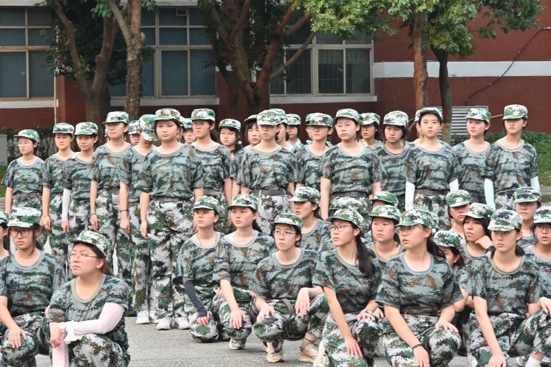 军魂铸品格，青春有担当——成都外国语学校高一第二批新生军训开营仪式圆满举行