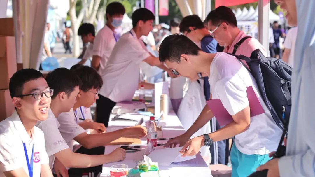 清华大学2025级本科新生数据出炉！强基计划录取900人