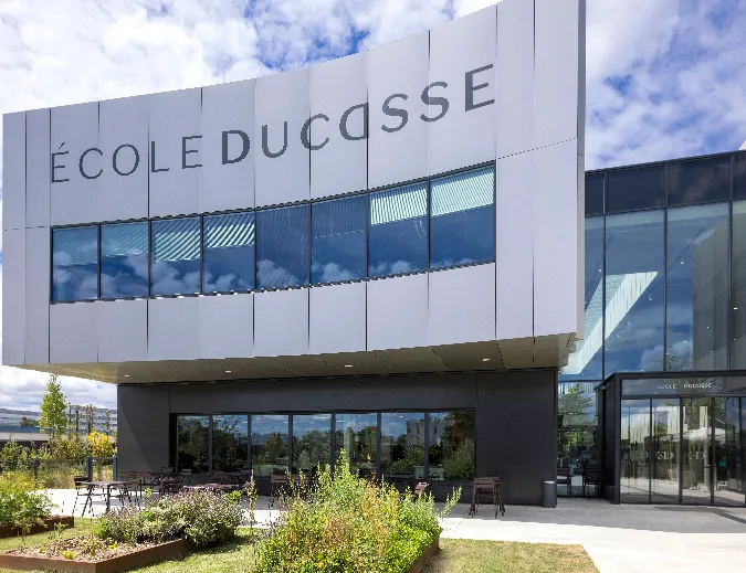 DUCASSE 杜卡斯学院：三年制英授本科法式甜点艺术