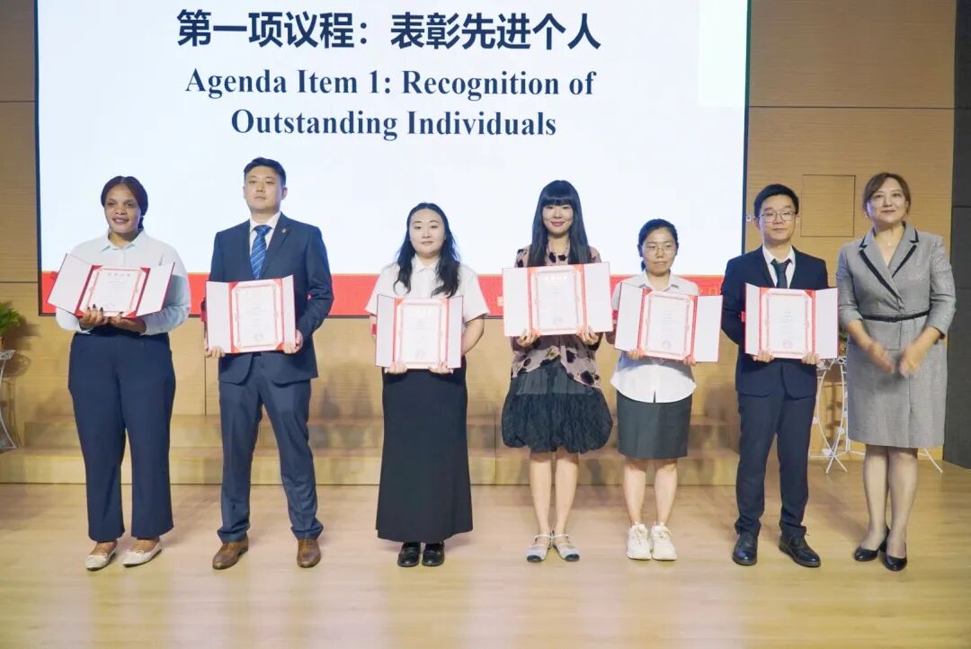“七五”开局领航，勇者乘“枫”破浪/上海枫叶新学期中外教职工大会