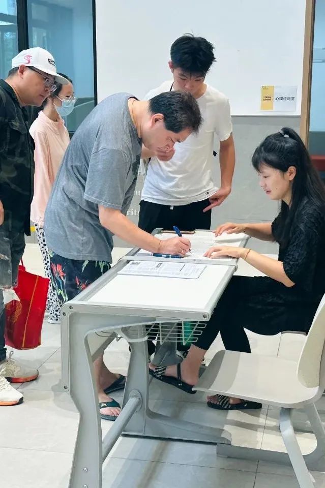 扬帆起航正当时，行中筑梦谱新篇——上海民办行中中学2025级高一新生报到纪实