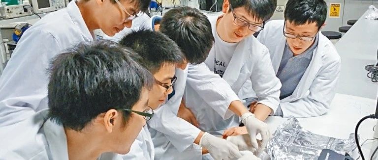 最高年薪54万！香港八大高校毕业生薪资出炉！