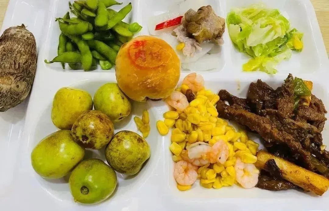 孩子在校吃什么？来看看动辄10w+学费的上海国际学校吃得值不值！