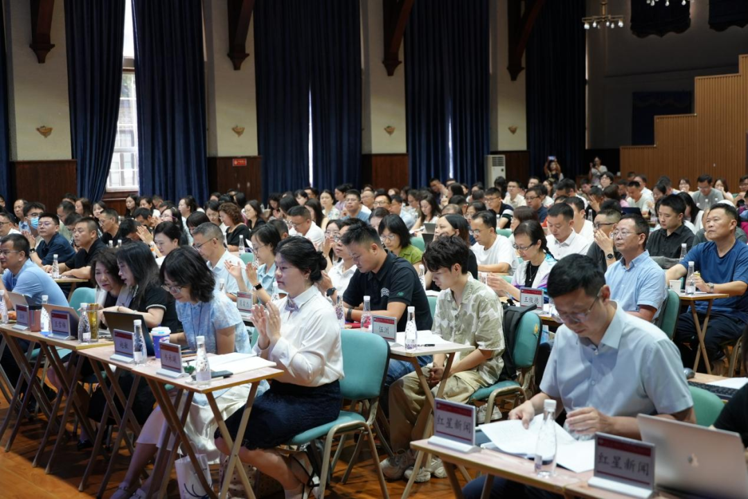 严格而不死板 宽松而不放任——成都七中2025年德育研讨会成功举办