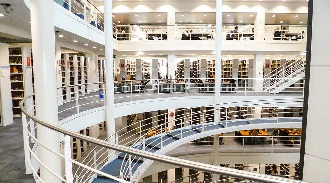 伦敦政治经济学院：在世界金融与政策的十字路口