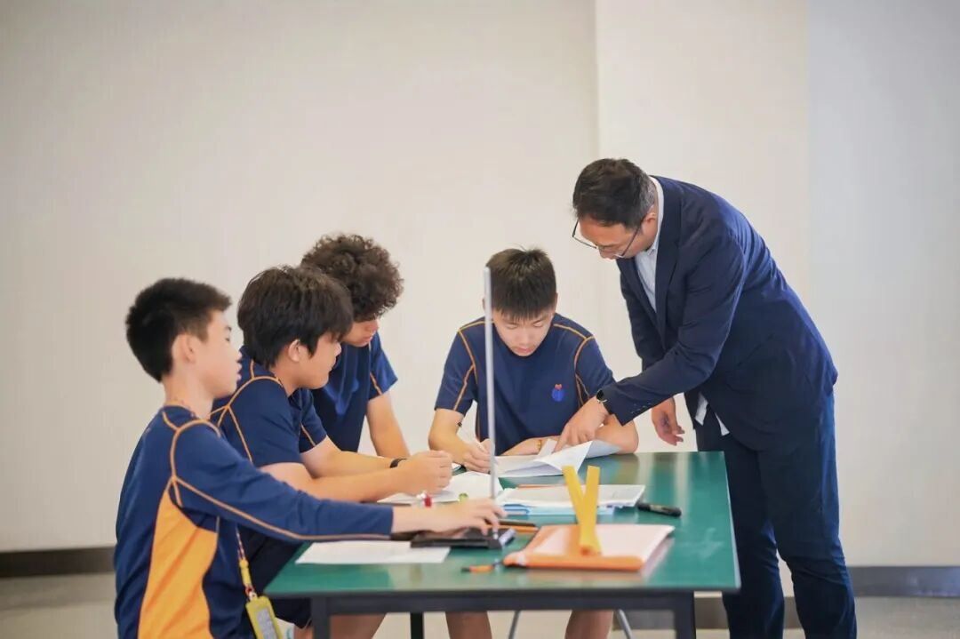 家长信息日纪实：沉浸式体验耀华特色，家校携手共育未来