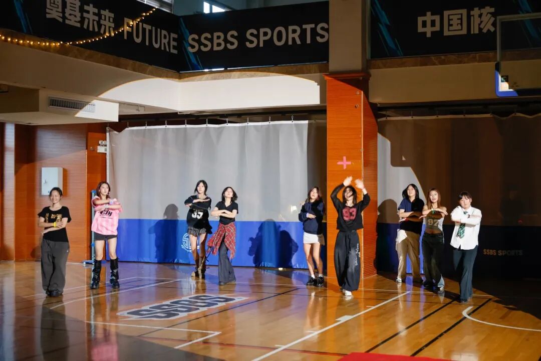 校园采风 | 星河为幕，共启新章——记高中部2025学年”星光之夜”主题迎新晚会