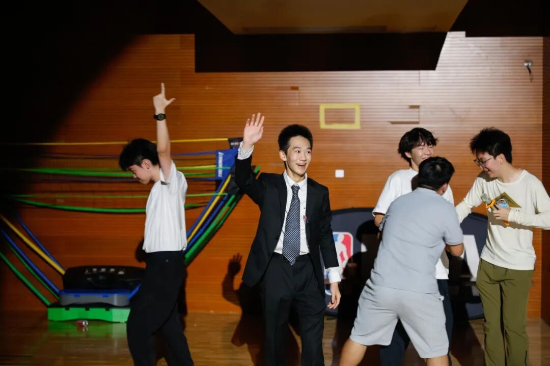 校园采风 | 星河为幕，共启新章——记高中部2025学年”星光之夜”主题迎新晚会