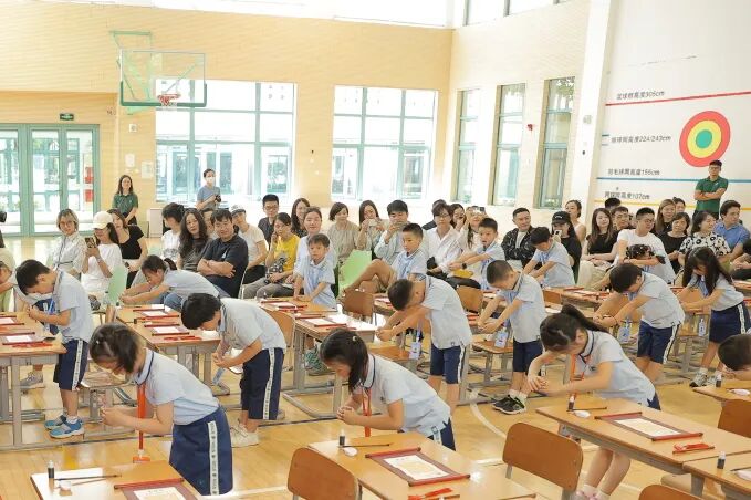 朱砂启智 礼润人生 | 上海宋庆龄学校中国部小学2025级一年级开笔礼圆满礼成