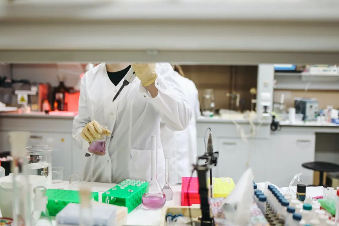 阿司匹林、对乙酰氨基酚等药物对人体代谢系统、细胞活动和基因表达的影响综合研究 | 威廉姆斯学院讲席终身正教授科研项目