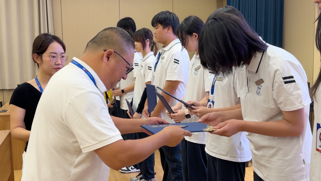 BOYA news丨博雅日高新学期升旗仪式暨首届学生会干部授予仪式