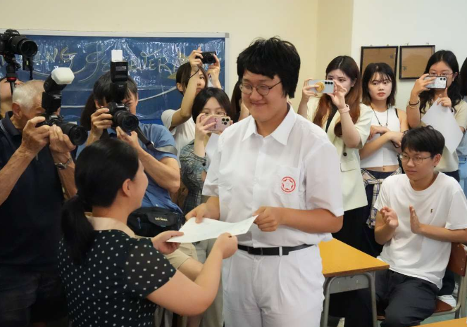从双非儿童到香港高考状元，这个深圳家庭赌对了！