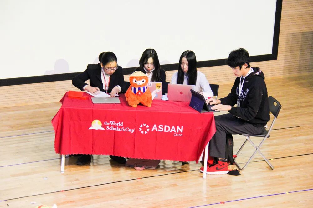 Discover HQIS Upper School | 塑造未来领袖：探秘HQIS中学部纯正美式课堂