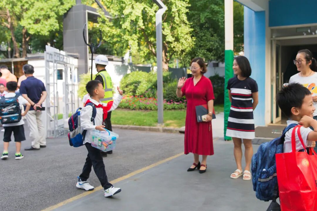 启智向未来，强国看少年 | 德英乐实验学校邀你共赴新征程