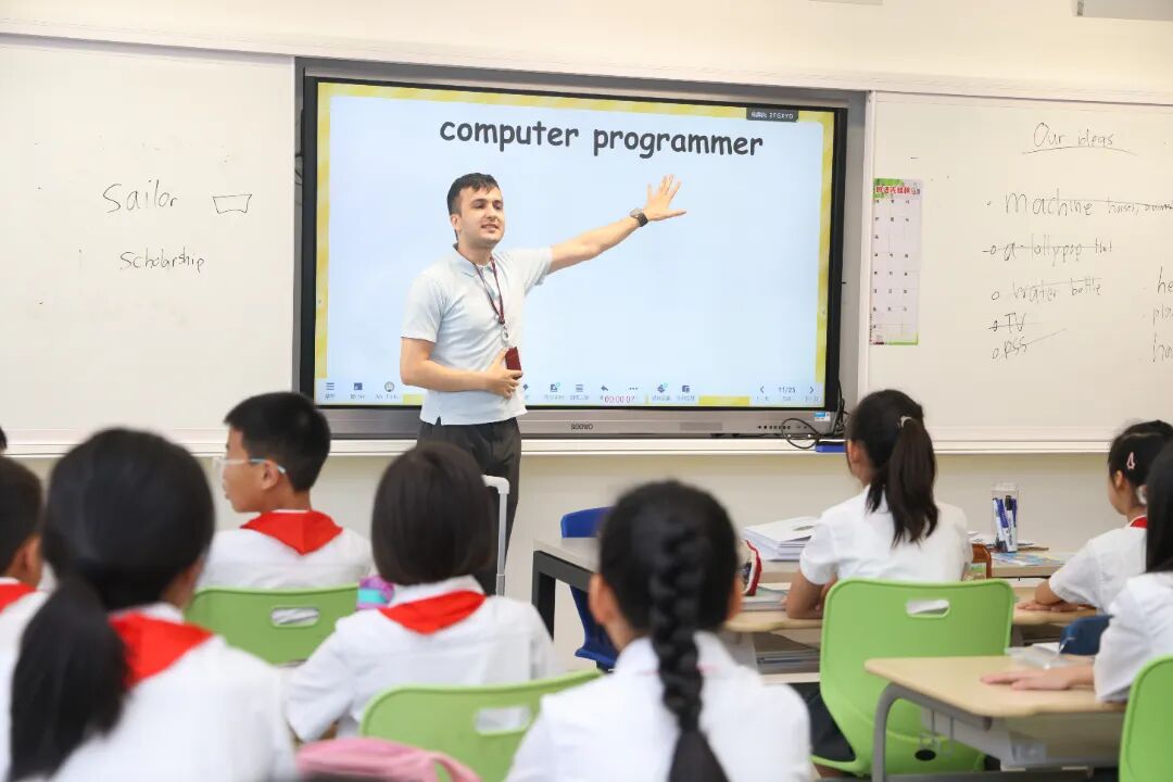 开学日 | 仁爱宏途，文心共济，上海宏文2025-2026学年第一学期正式启航！