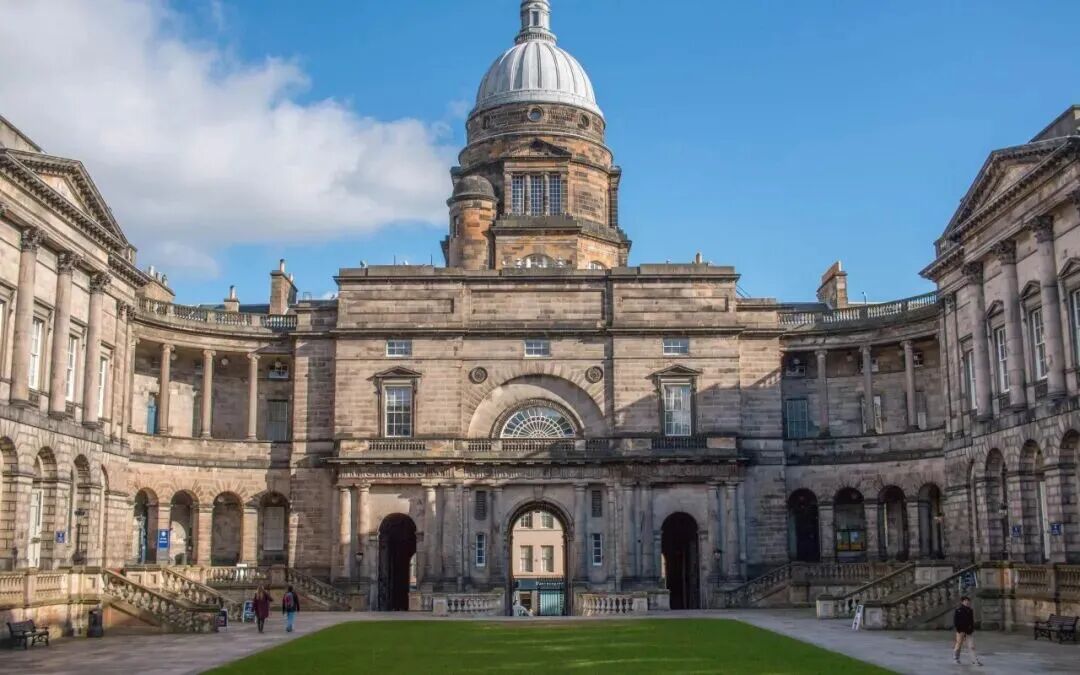 英国大学毕业薪资Top10｜牛津是其他学校的四倍多...