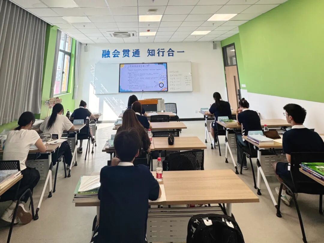 上科融高2025级新生开学第一课：梦想启航，共赴新程