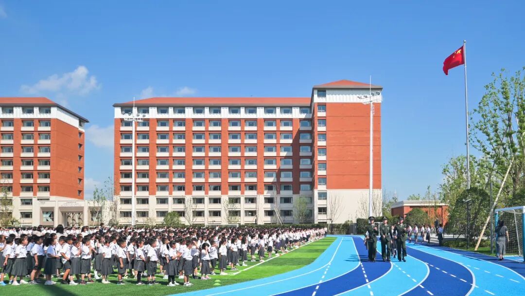 强国有我 誓言铿锵｜圣华紫竹双语兰香湖校园首次全体升旗仪式顺利举行