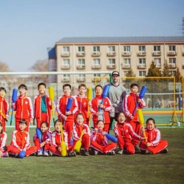 北京中加学校2025-26学年招生简章：学费明晰招生计划出炉